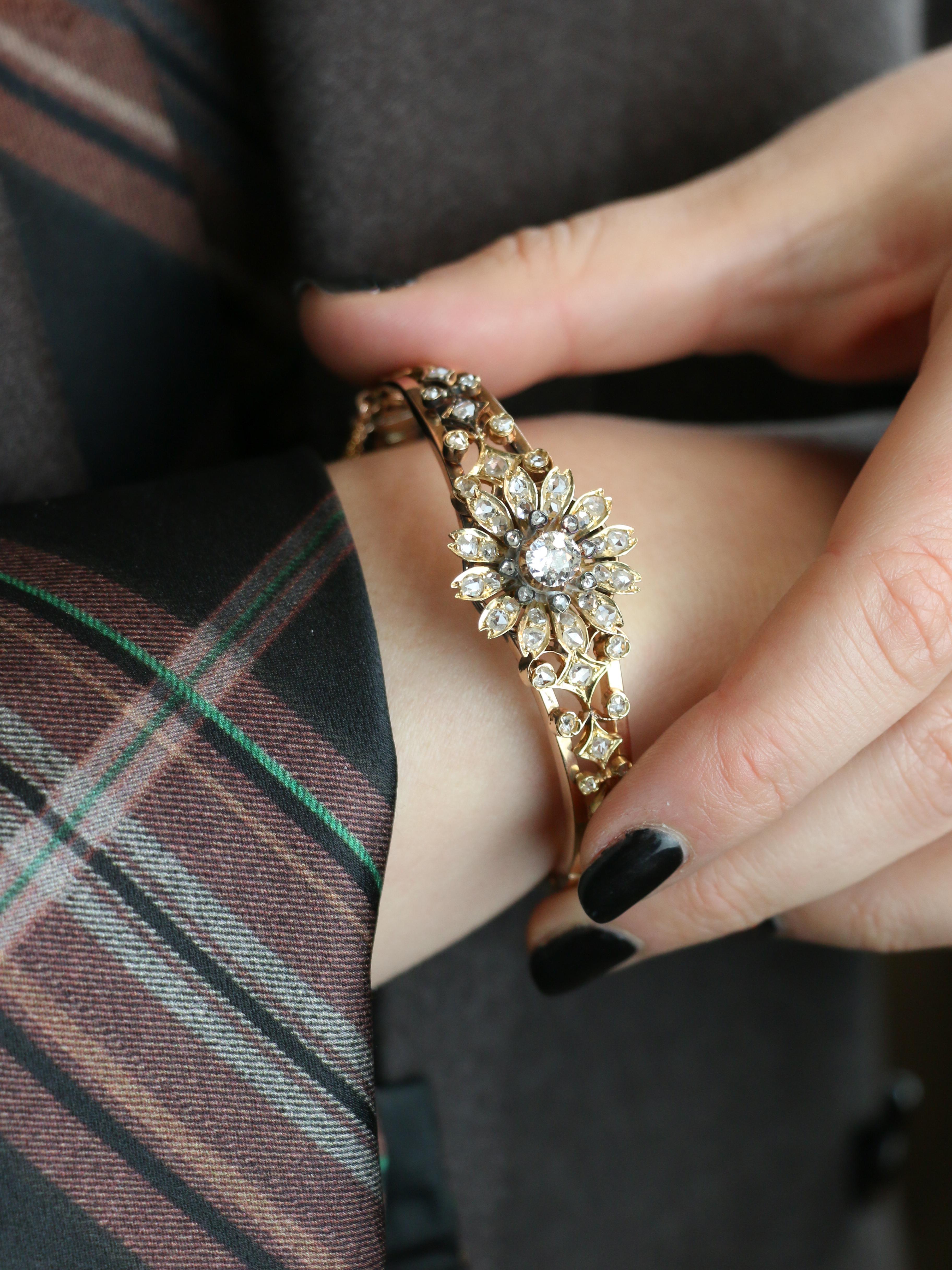 Bracelet fleur victorien en or rose et diamants taille ancienne en vente 5