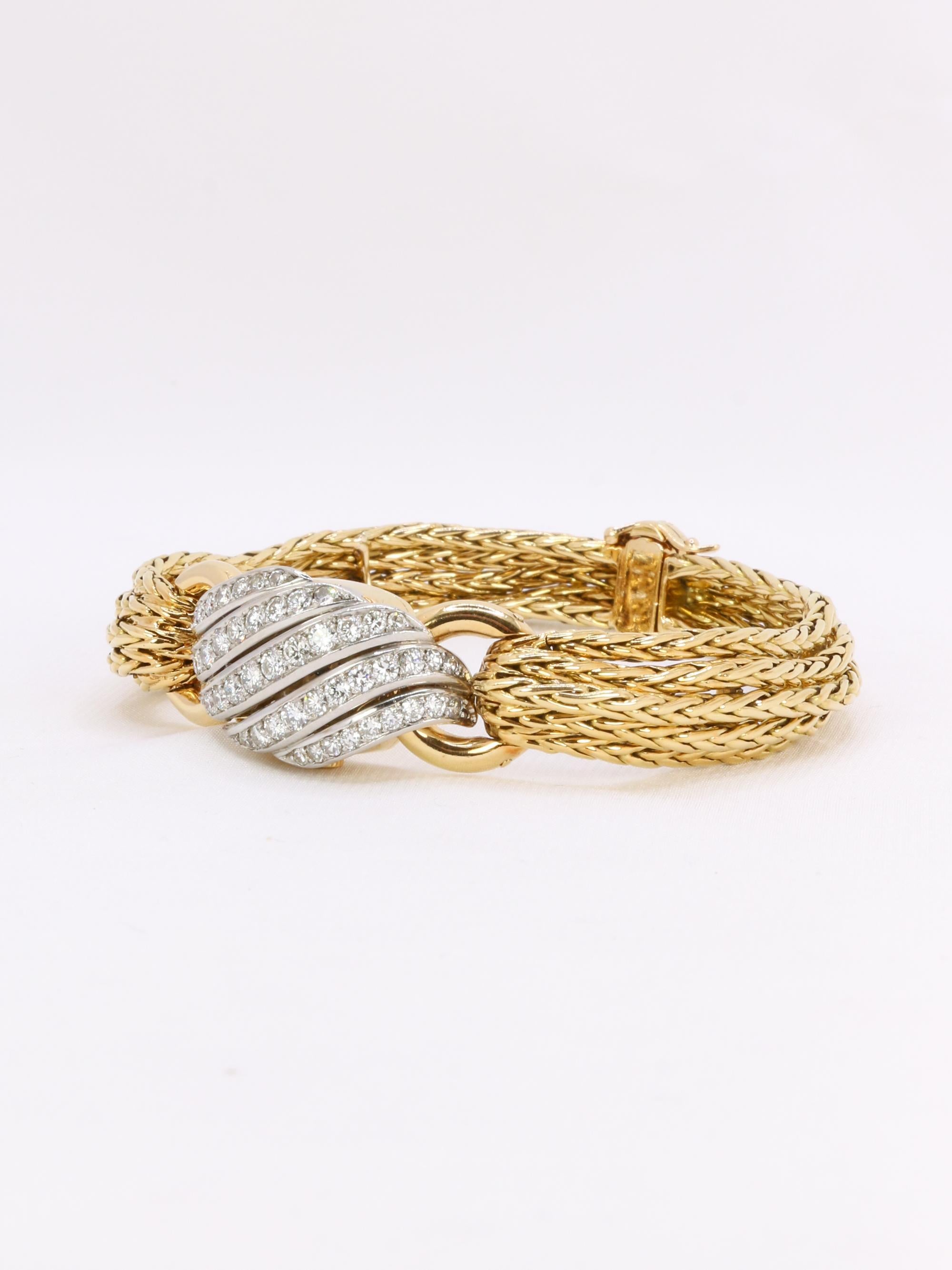 Montre secrète vintage en or jaune et diamants de Boucheron Bon état - En vente à PARIS, FR