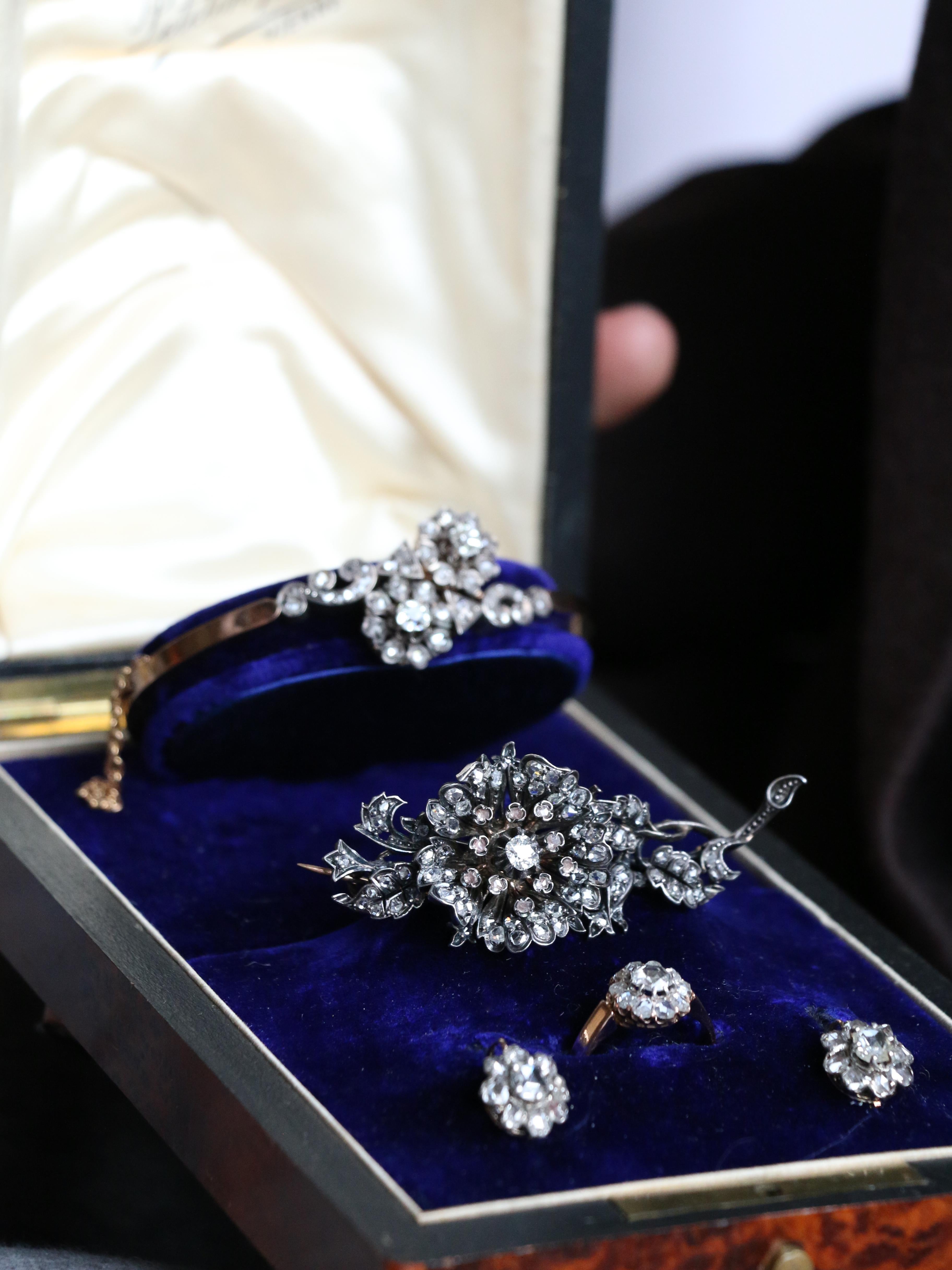 Broche Trembleuse victorienne ancienne en or et diamants en vente 1