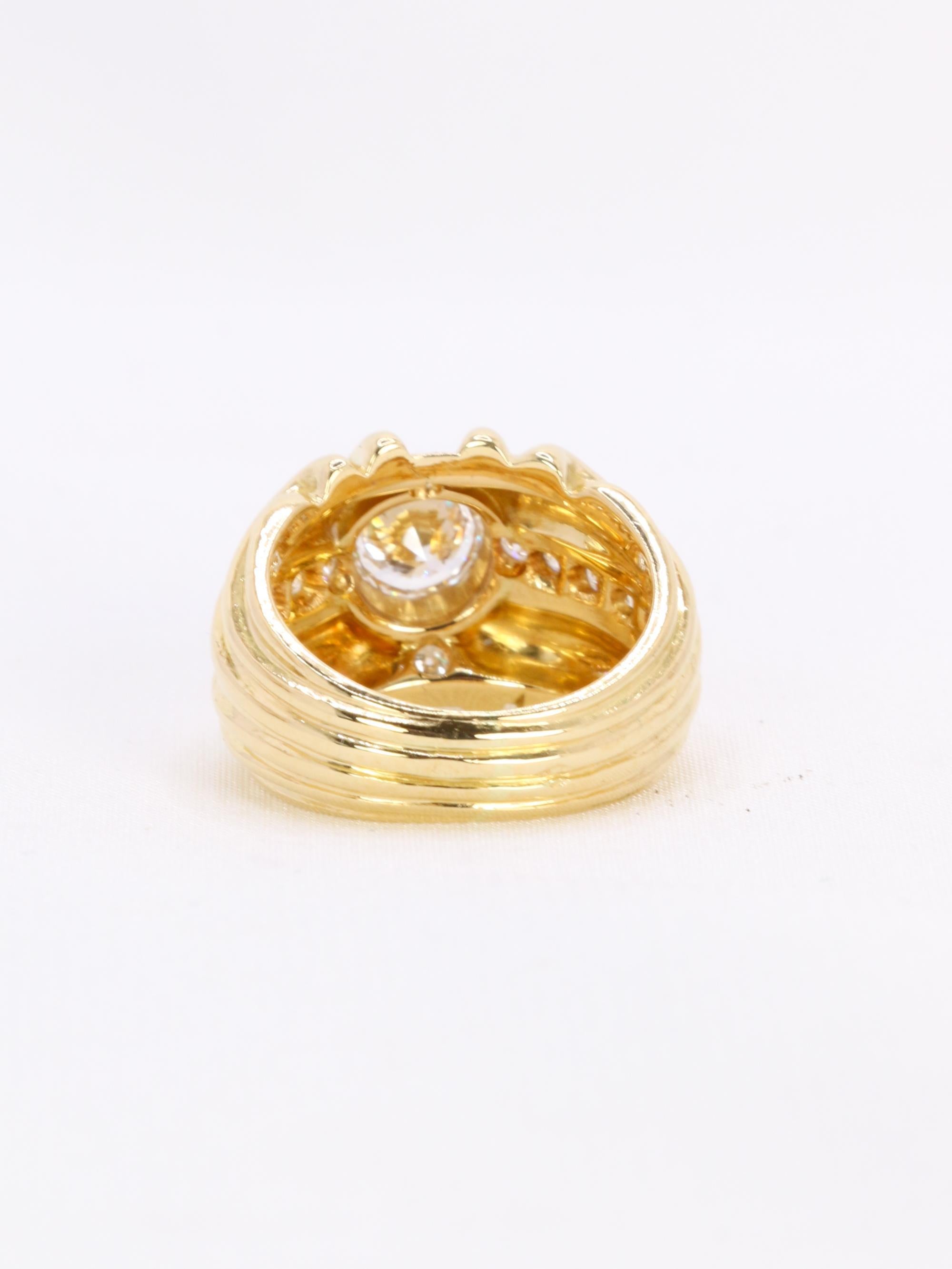 Taille ronde Bague vintage en or jaune et diamants Peaky en vente