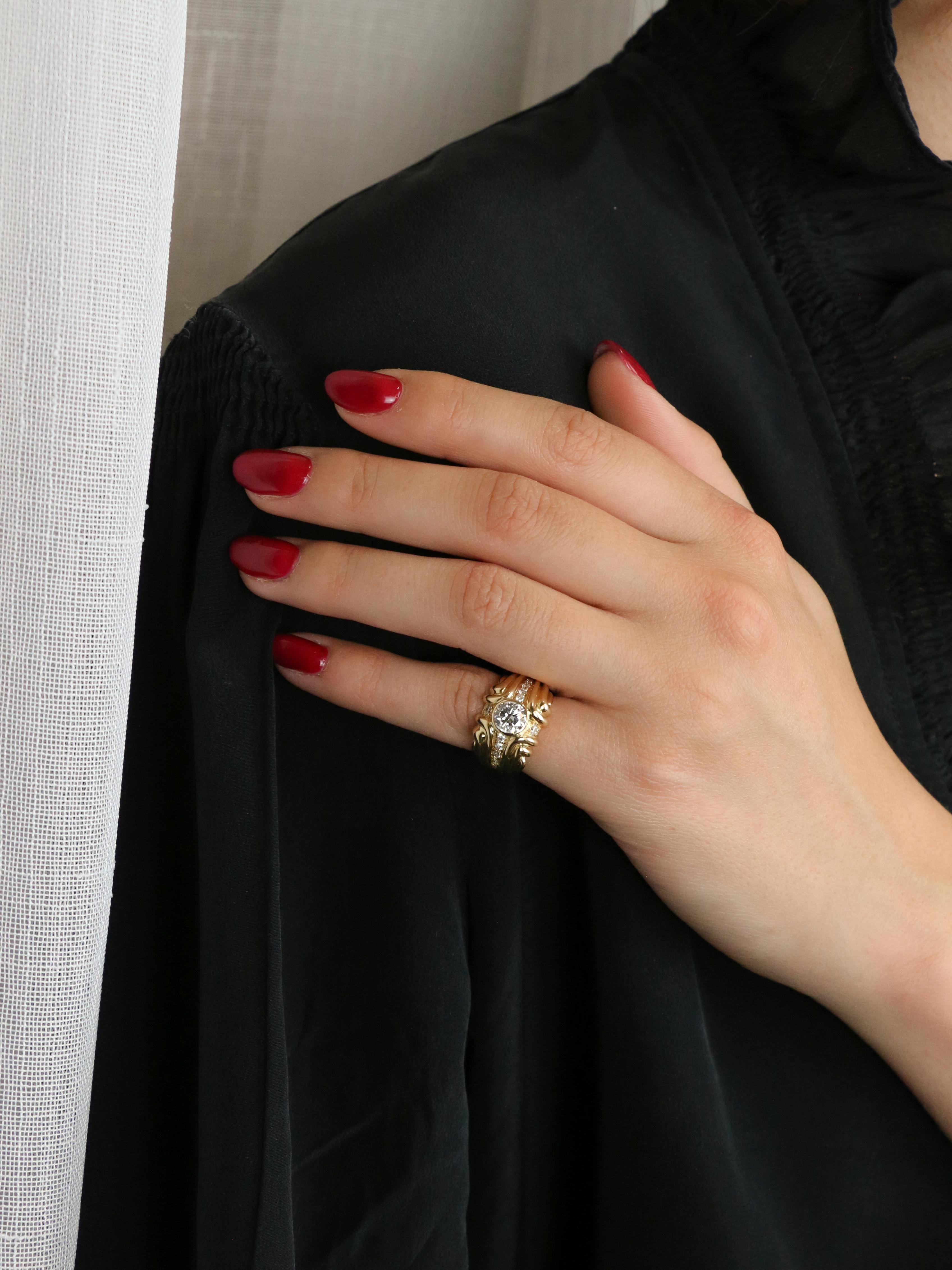 Bague vintage en or jaune et diamants Peaky en vente 4