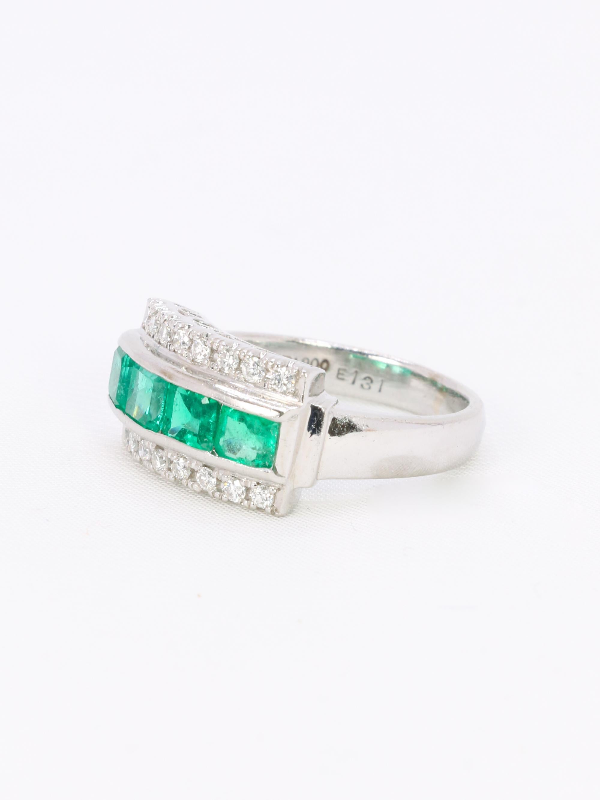 Smaragd- und Diamantring aus Platin (Retro) im Angebot