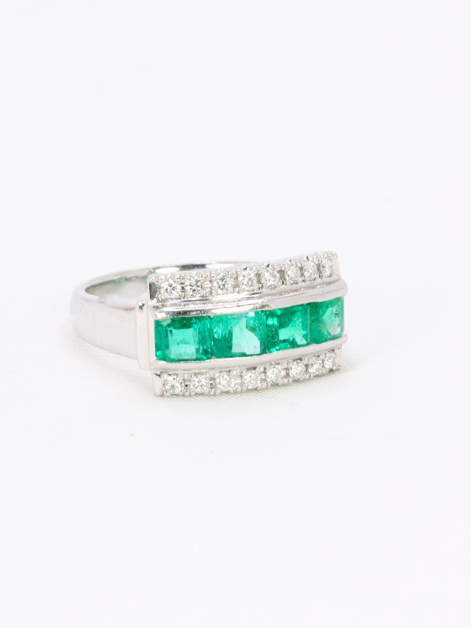Smaragd- und Diamantring aus Platin im Angebot 2