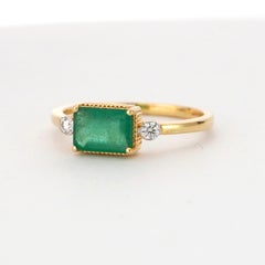 14K Yellow Gold Ring with 0.85ct Emerald & Diamond Accents