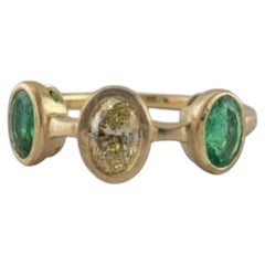 18k Gold Ring with 0.5ct Natural Oval Diamond and 0.81ct Oval Emeralds, New