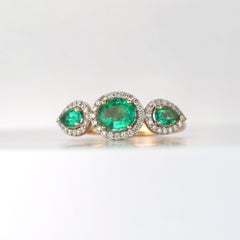 Bague en or jaune 14 carats sertie d'émeraudes colombiennes de 0,88 ct et de diamants de 0,29 ct