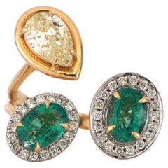 Anello in oro giallo 14 carati con smeraldo ovale da 1,57 carati e diamante giallo naturale da 0,91 carati