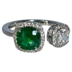 Impresionante Anillo de Esmeralda y Diamantes - Una chispeante mezcla de belleza