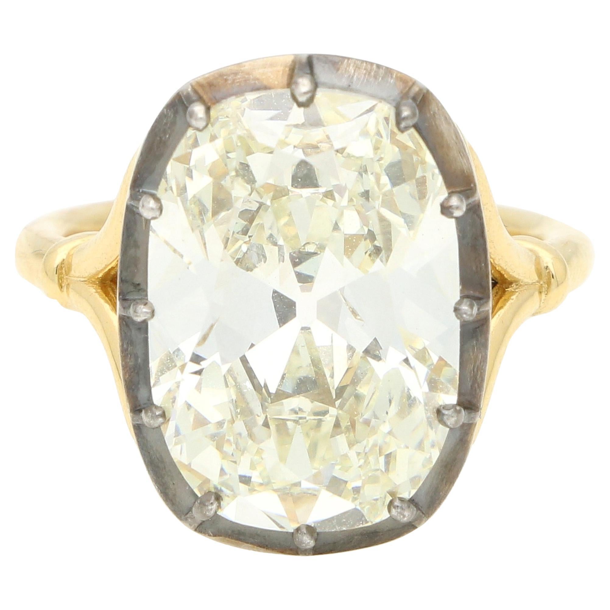 Anello di ispirazione georgiana con certificato GIA di 8,17 carati con diamante antico taglio cuscino