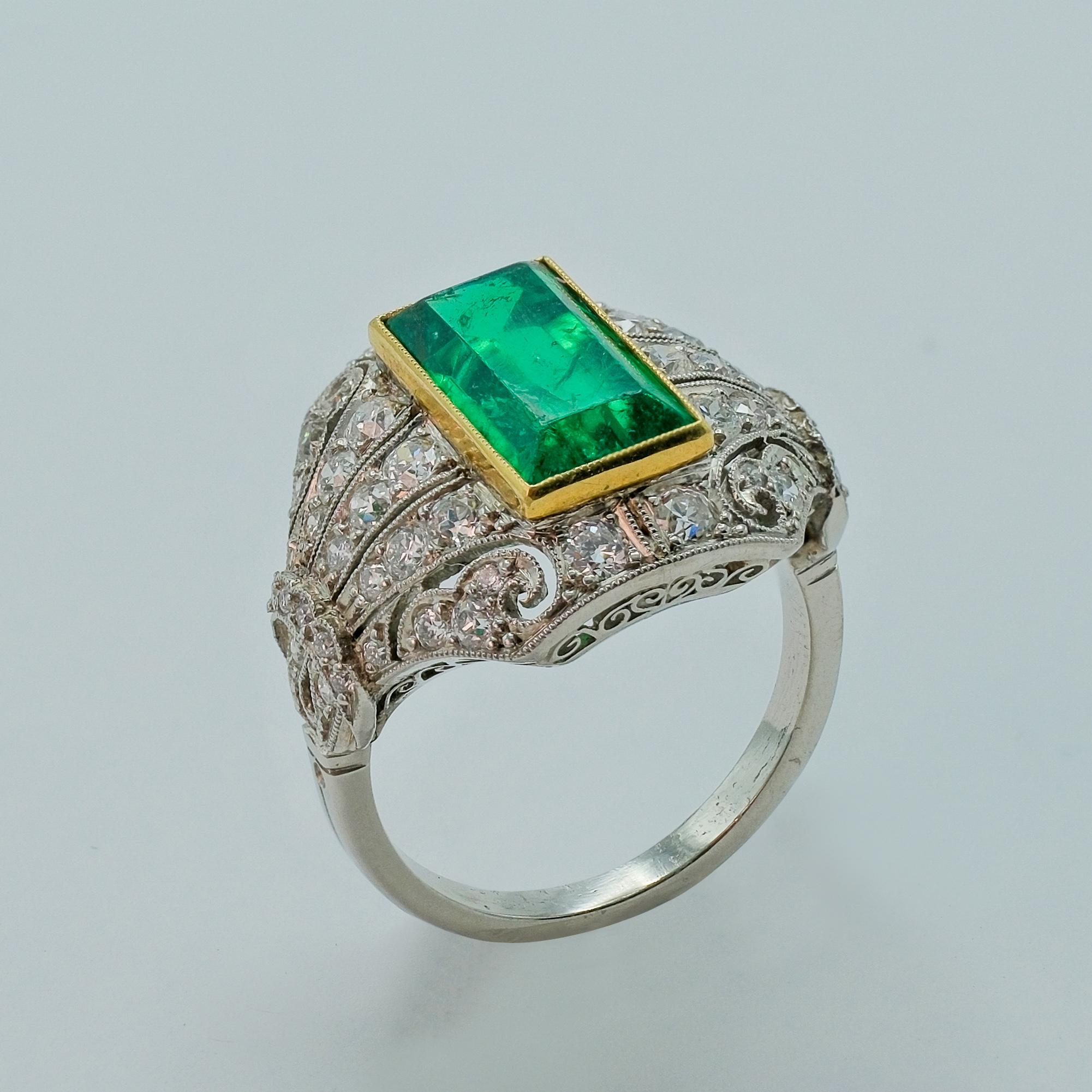 Women's Natural Columbian Emerald Minor Oil 2.98 Carats with Diamonds in Platinum For Sale