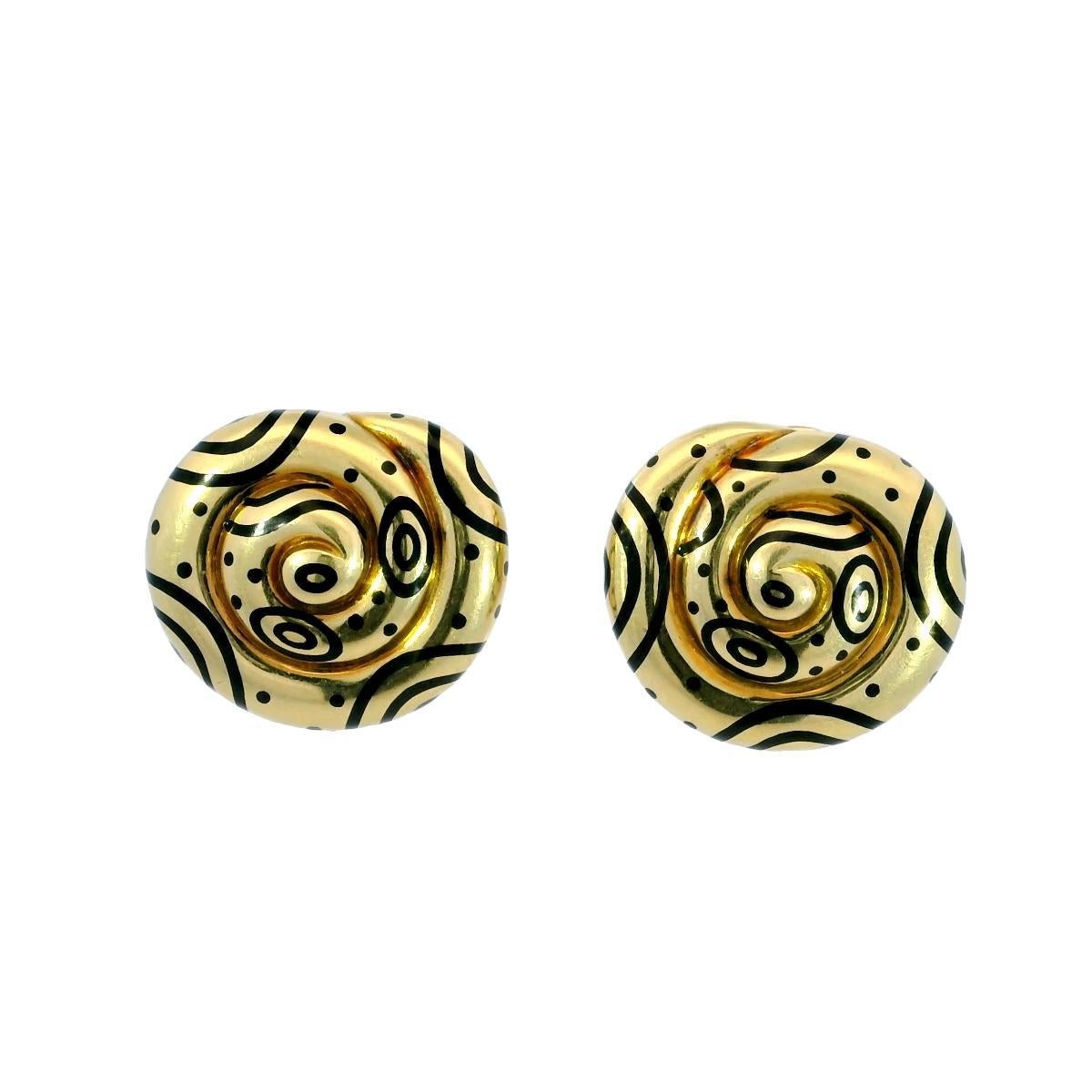 Boucles d'oreilles en émail Elizabeth Gage Fermeture à clip en forme de tourbillon noir 1970 Or jaune 18K en vente 6