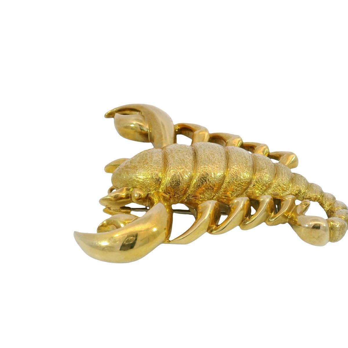Andrew Clunn Broche pendentif Zodiac Scorpion en or jaune 18K en vente 2