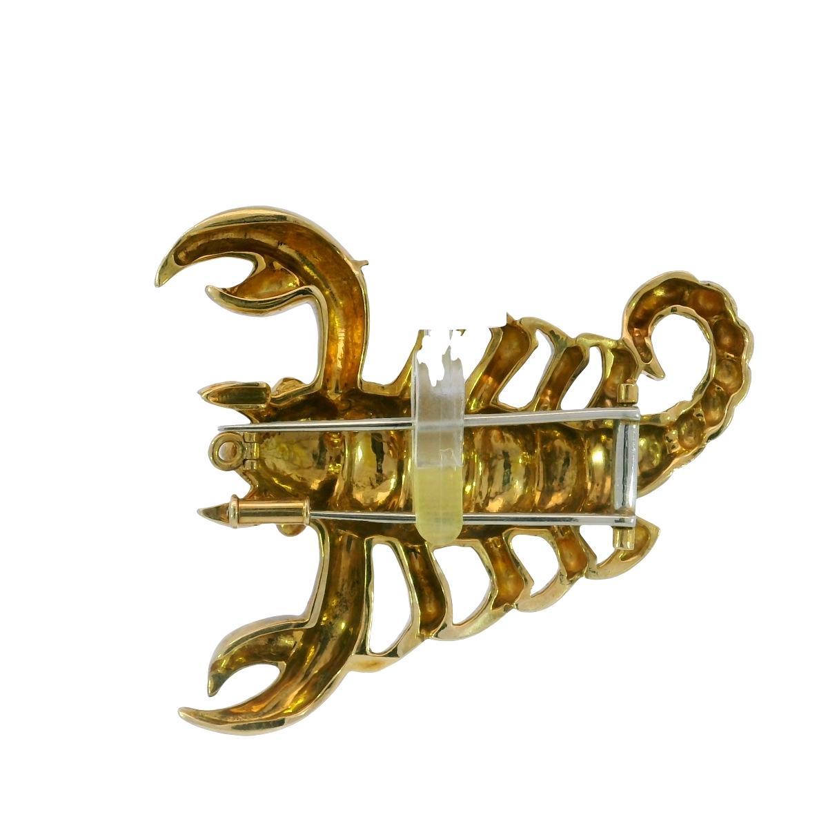 Andrew Clunn Broche pendentif Zodiac Scorpion en or jaune 18K en vente 3