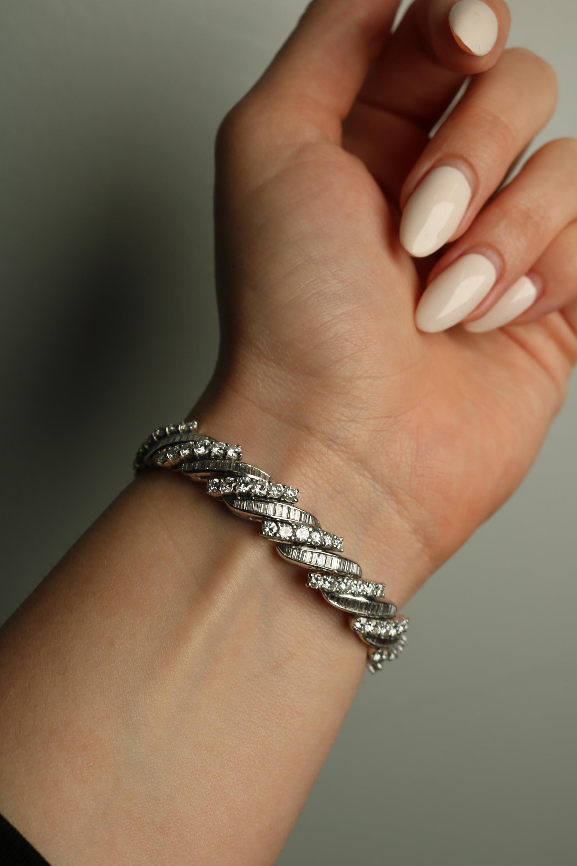 Contemporaneo Bracciale in platino con diamanti a spirale Midcentury ~13,56ctw 'Barber Poll' Bracciale 6