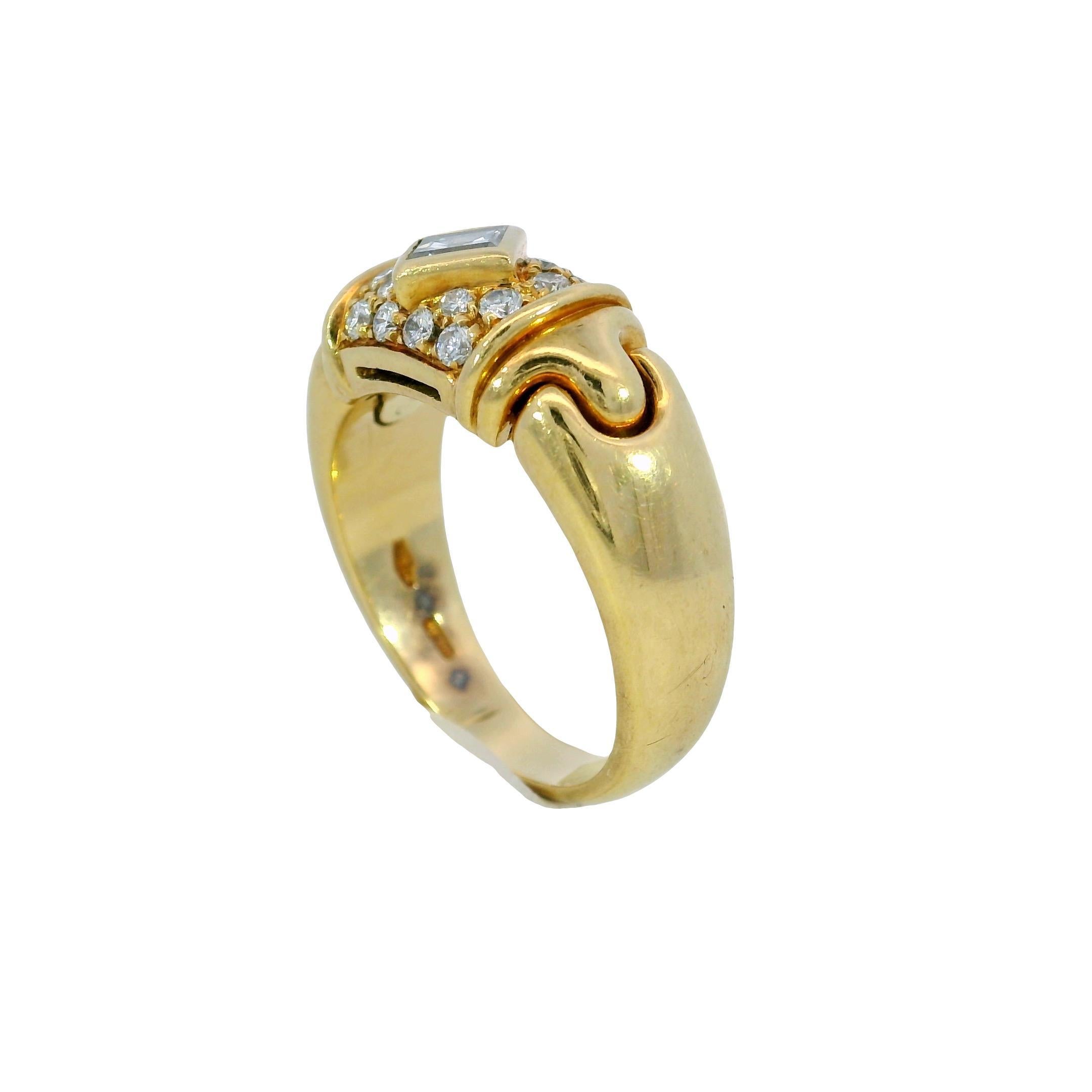 Donna Anello Bulgari Vintage 18 carati con diamanti, taglio smeraldo e centro in oro giallo, misura 6 in vendita