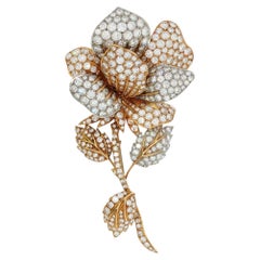Broche « Diamond Flower » d'André Vassort, en or jaune français 18 carats et platine ~32,0 carats au total