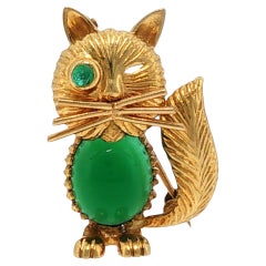 Van Cleef & Arpels Winking Cat Brooch Chalcedony and Emerald 18K Yellow Gold