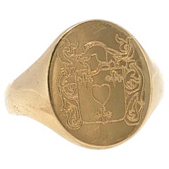 Vintage Signet Ring 14K Yellow Gold Heraldic Pattern