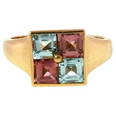 Vintage-Ring „Carre“ von Bulgari mit Aquamarin und Turmalin, 18 Karat Gelbgold