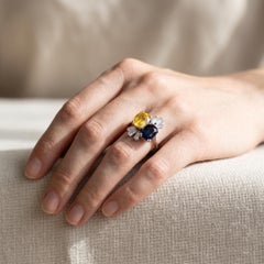 Bague vintage « Toi et Moi » en or 18 carats — Deux saphirs non traités thermiquement et une taille trapèze