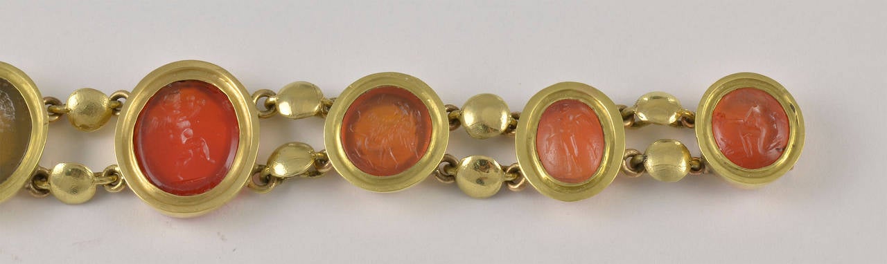 An Eight Stone Roman Intaglio Gold Bracelet In Good Condition In London, GB