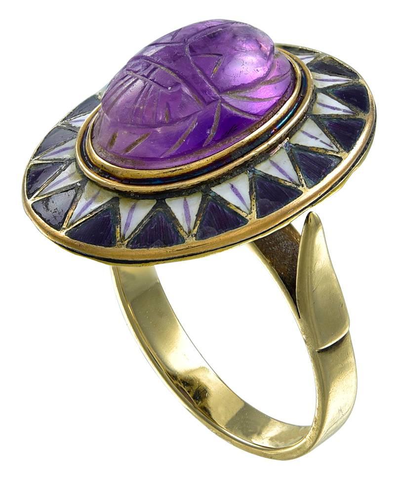 The centrally set Carved Amethyst Scarab within a surround of Purple and White Enamel Triangles of which 2 of the Purple are abraded. The reverse of the head has a gallery of matching Gold Triangles, to plain shoulders and unmarked shank, all