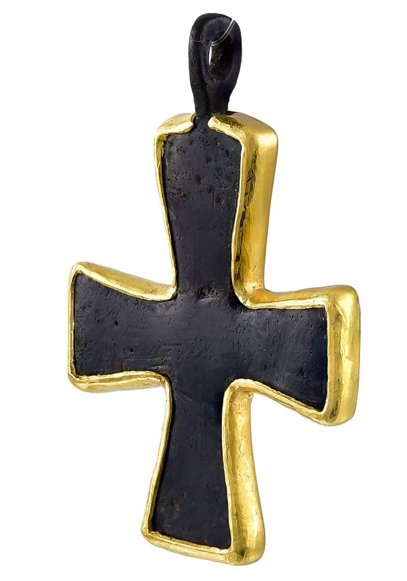 Dating from 1100 to 1200 AD and later wrapped in high karat Gold.
This Cross was probably carried to the Crusades in those early centuries and because of its good condition, it would have been a family piece held for generations.
Recently purchased