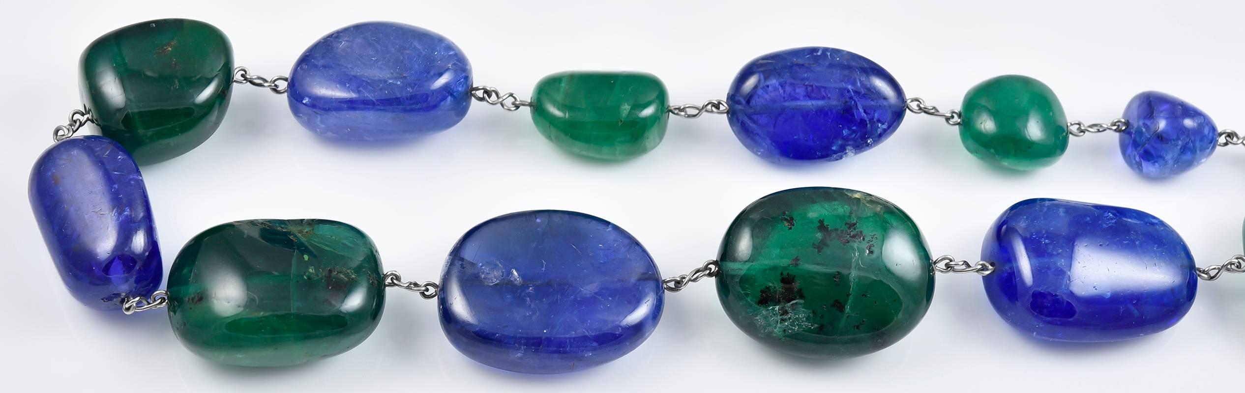 Tanzanite and Emerald 20-Stone Necklace In Good Condition For Sale In London, GB