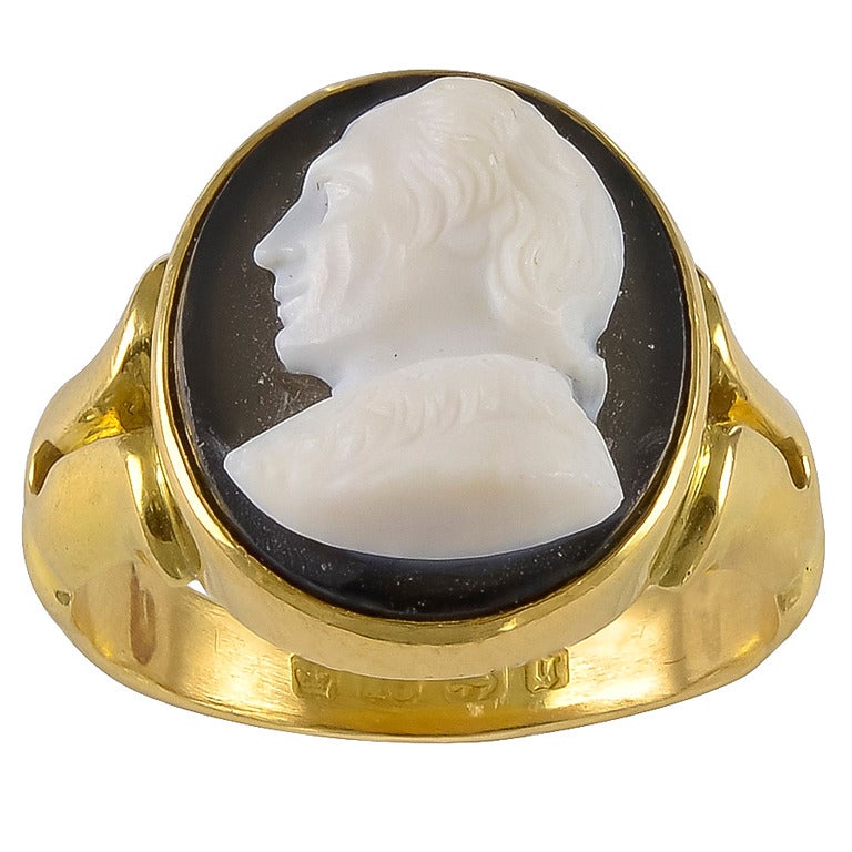 A Victorian Sardonyx Gold Cameo depicting John Locke For Sale