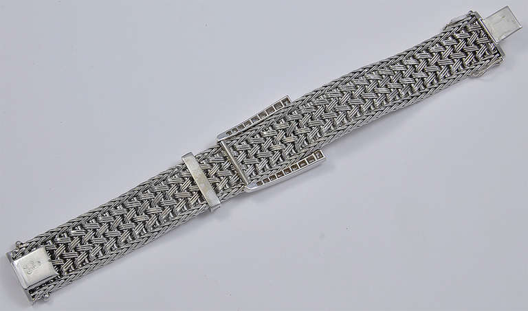 A Woven 18kt White Gold Bracelet with Baguette Diamond Fittings In Good Condition In London, GB