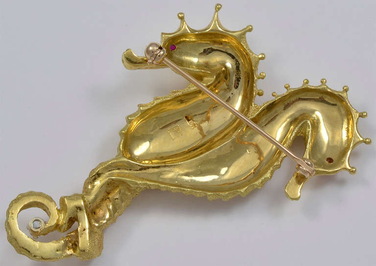 A Gold Double Seahorse Brooch at 1stDibs