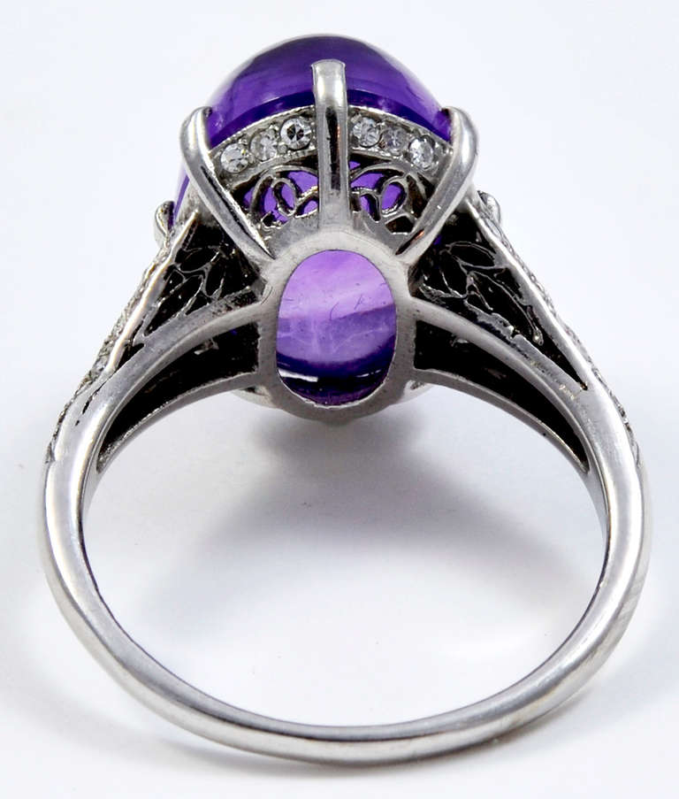 An Art Deco Cabochon Amethyst Diamond Ring In Good Condition In London, GB