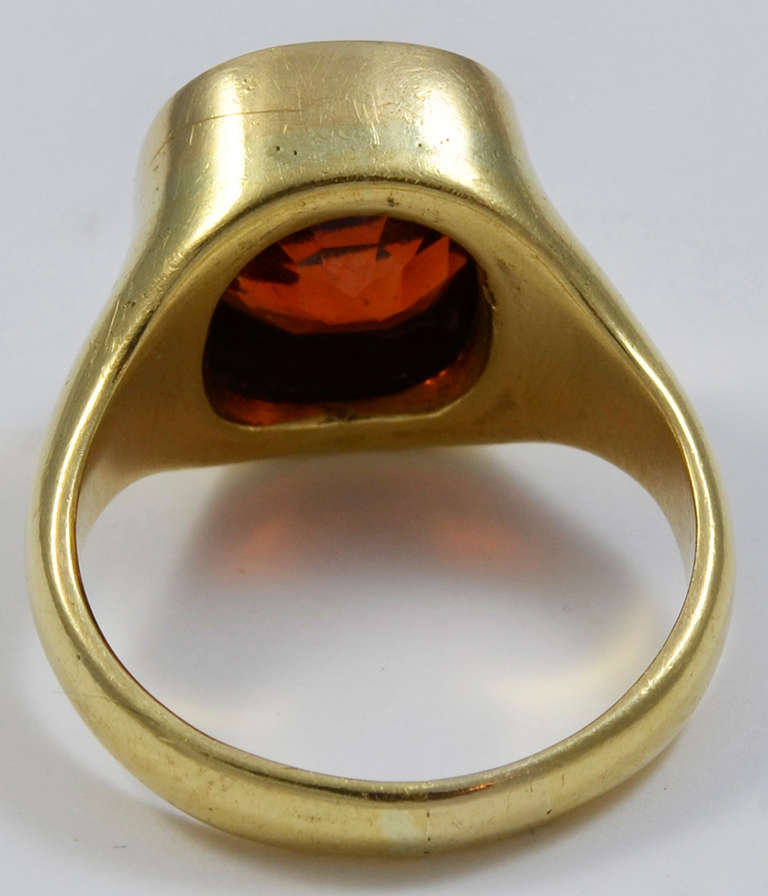 A Mandarin Garnet Signet Ring In Good Condition In London, GB