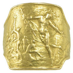 An intriguing Victorian Figural Relief Gold Ring
