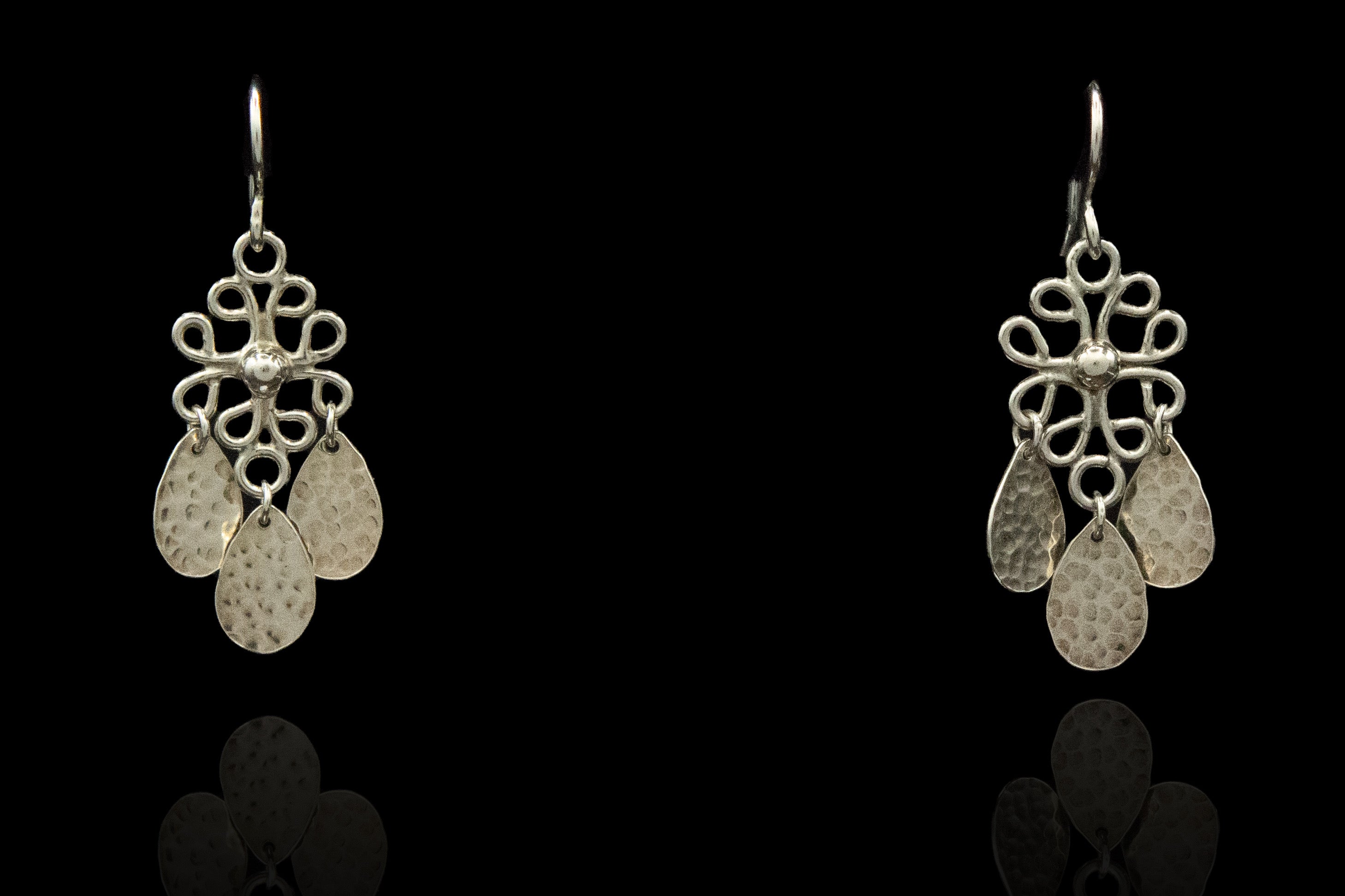 Silver one motif earrings For Sale