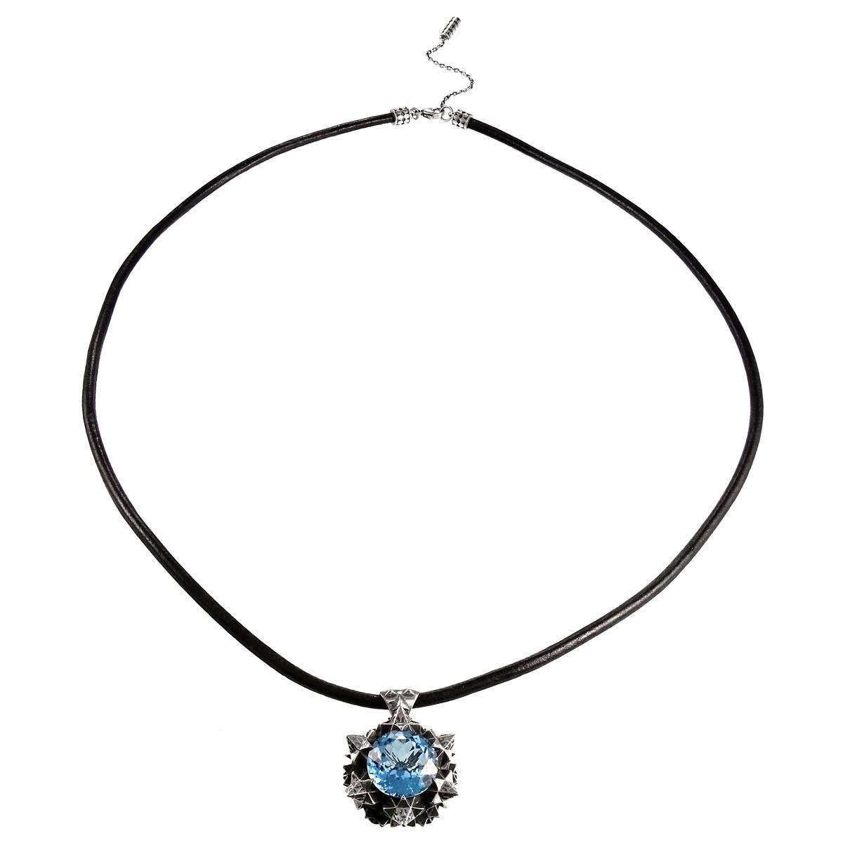 This unique Thoscene Aquamarine Silver Peace Pendant Necklace features an aquamarine stone set in sterling silver. All of the pieces, including this pendant necklace, in John Brevard’s Thoscene collection are 3D-printed using cutting edge