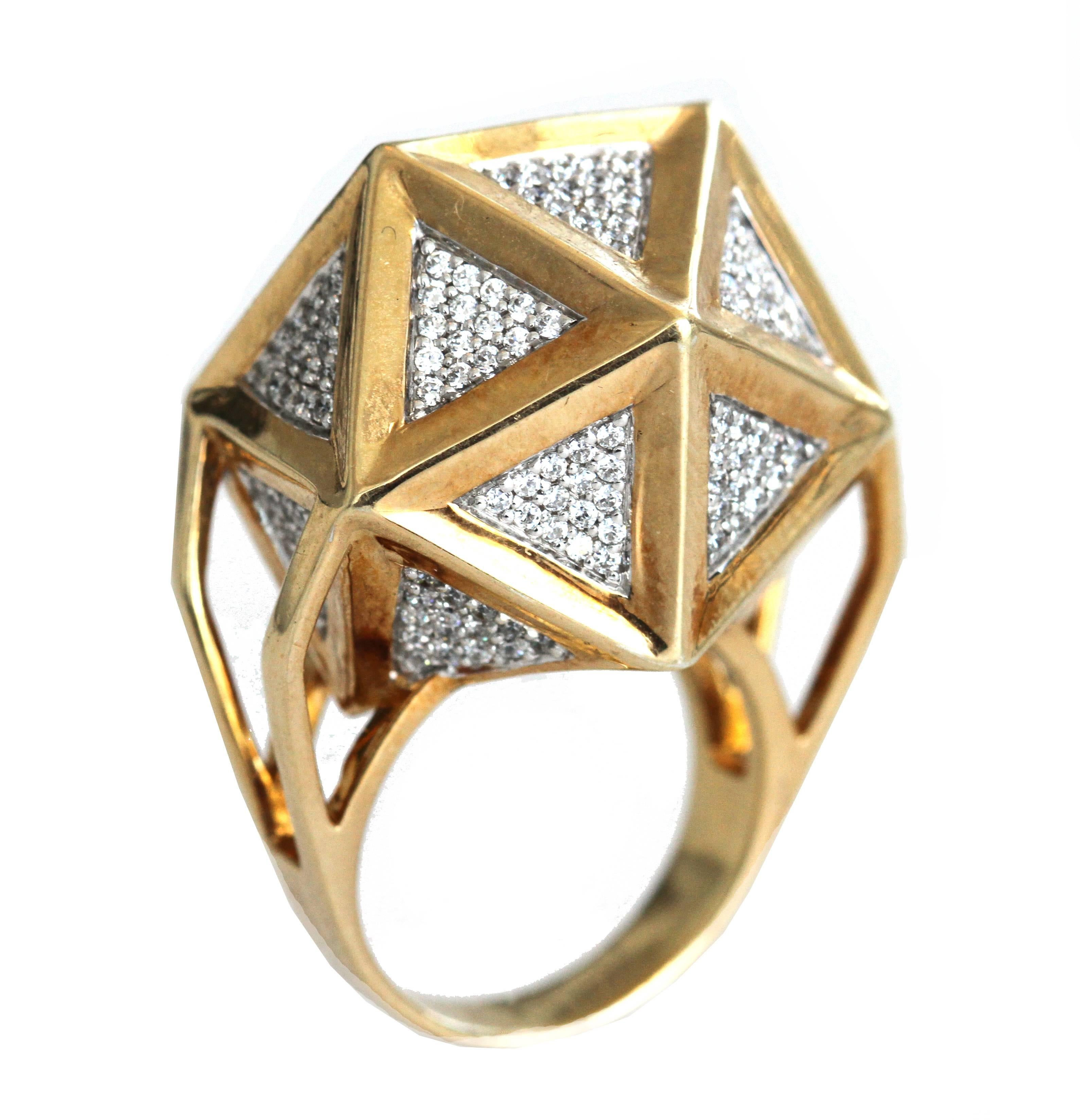 18 Karat Gold Ring mit großen weißen Icoso-Diamanten, einzigartig im Angebot 3