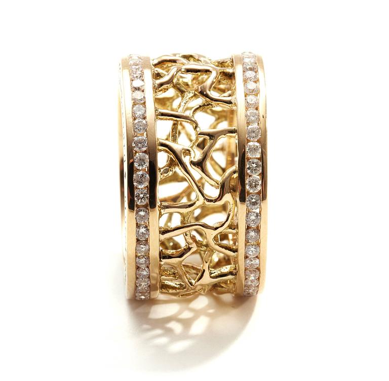  Frame Diamond Gold Ring For Sale at 1stdibs