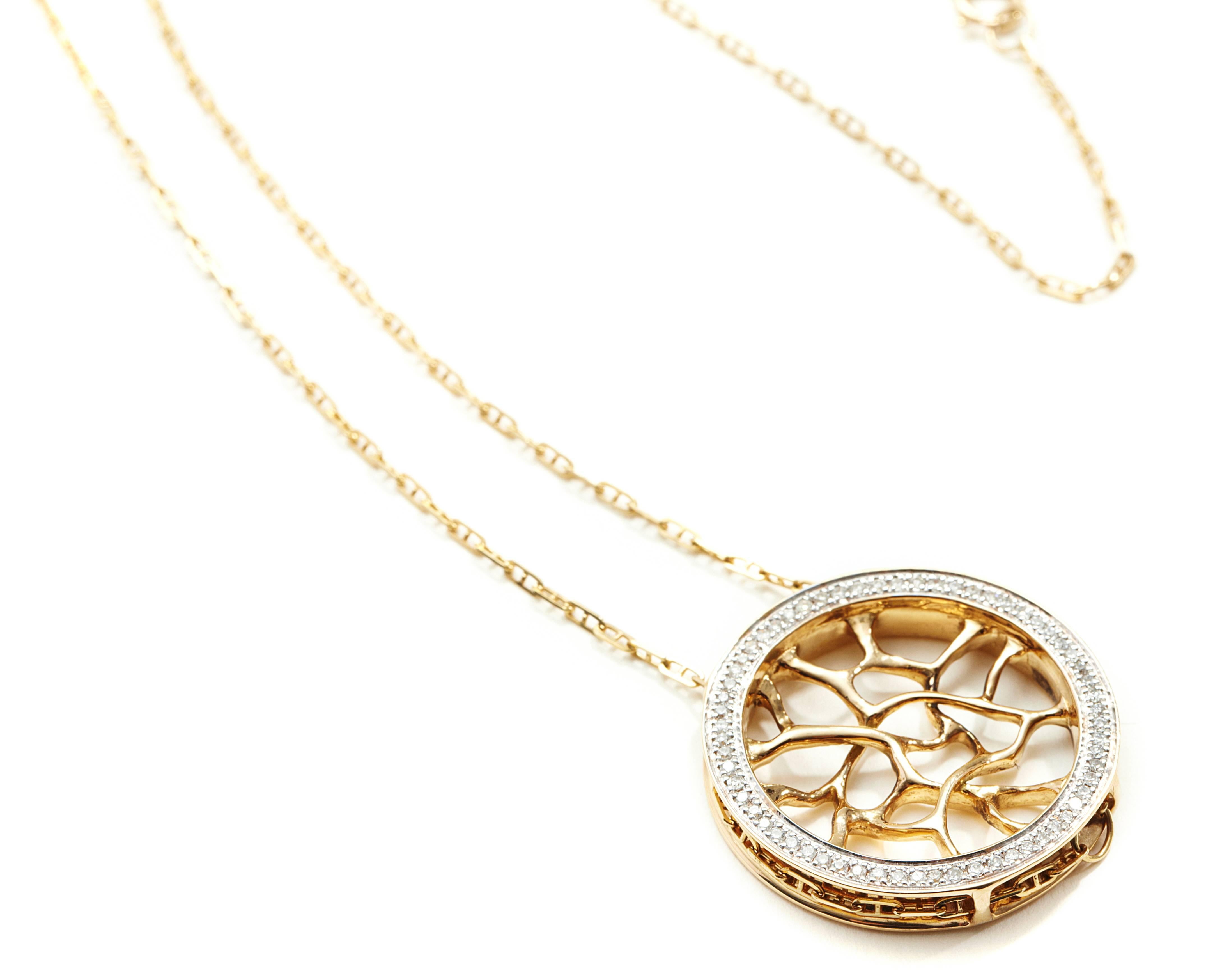 Questa collana Web in edizione limitata, in oro 18 carati e diamanti, evoca la connessione tra gli oggetti in natura. Questo pezzo fa parte della serie Morphogen del designer John Brevard. La serie Morphogen presenta pezzi composti da forme