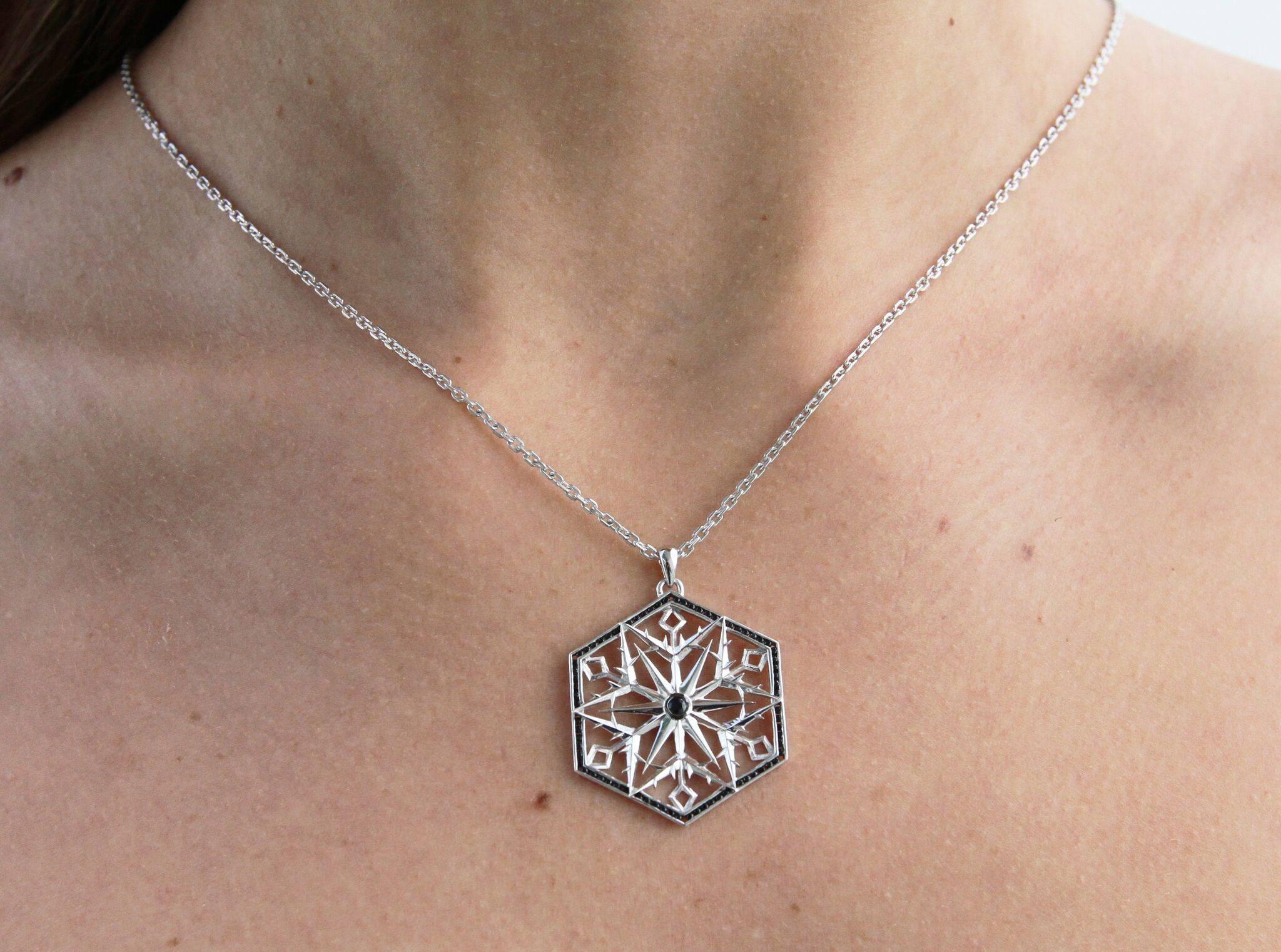Moderno Collana con zaffiri della Regina delle Nevi in vendita