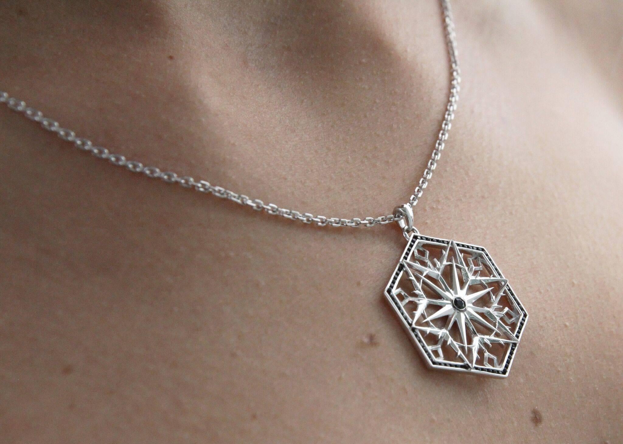 Collana con zaffiri della Regina delle Nevi In condizioni Nuovo in vendita a Coral Gables, FL