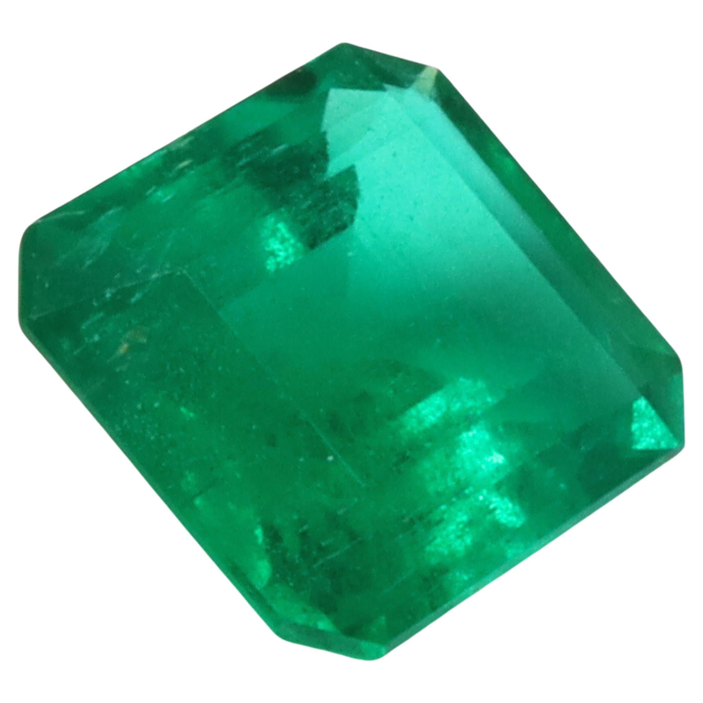 Certified Vivid green Emerald - Minor Oil - 1.56ct For Sale