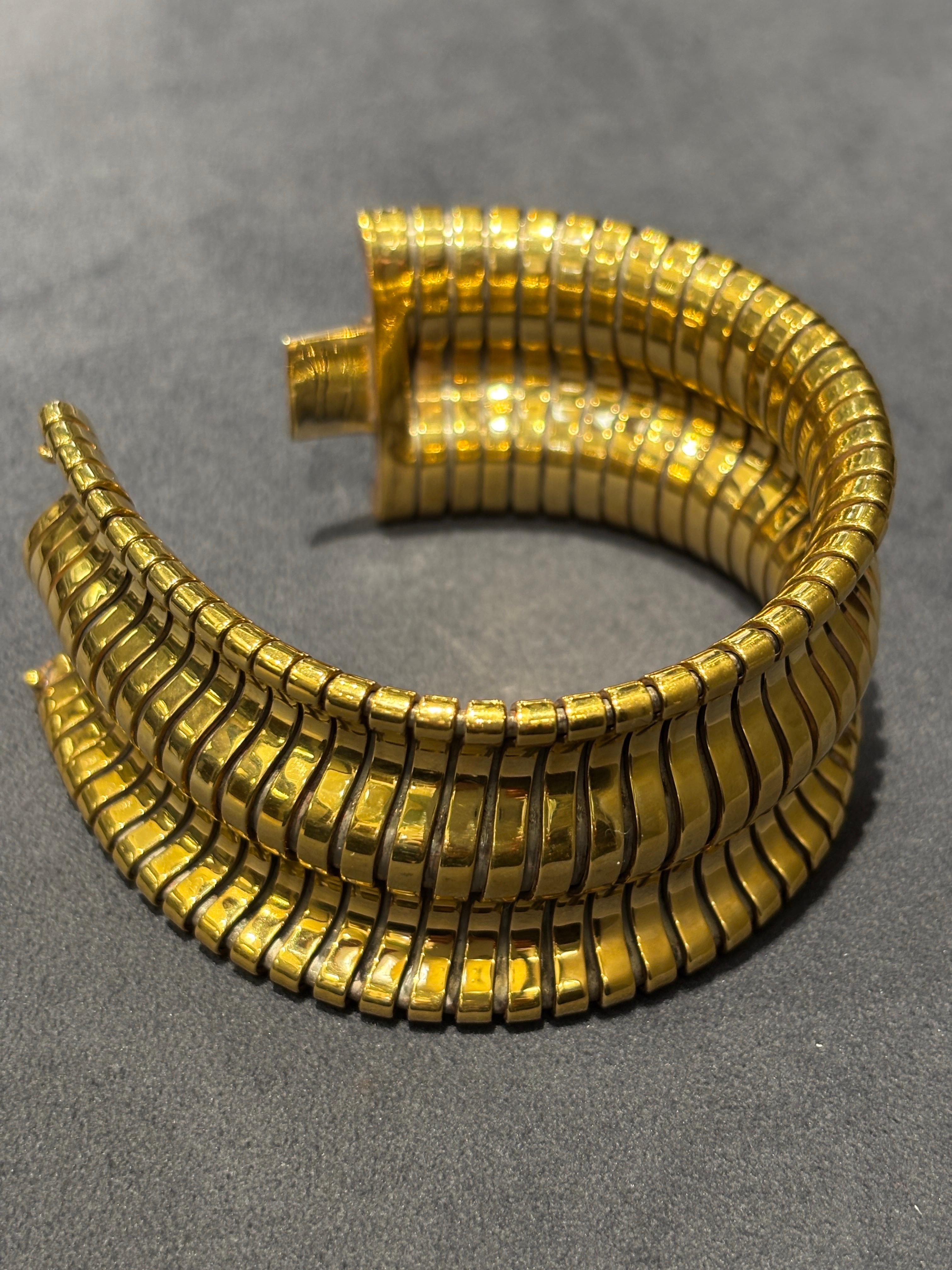 Bracelet souple en or 18 carats Adler en vente 4
