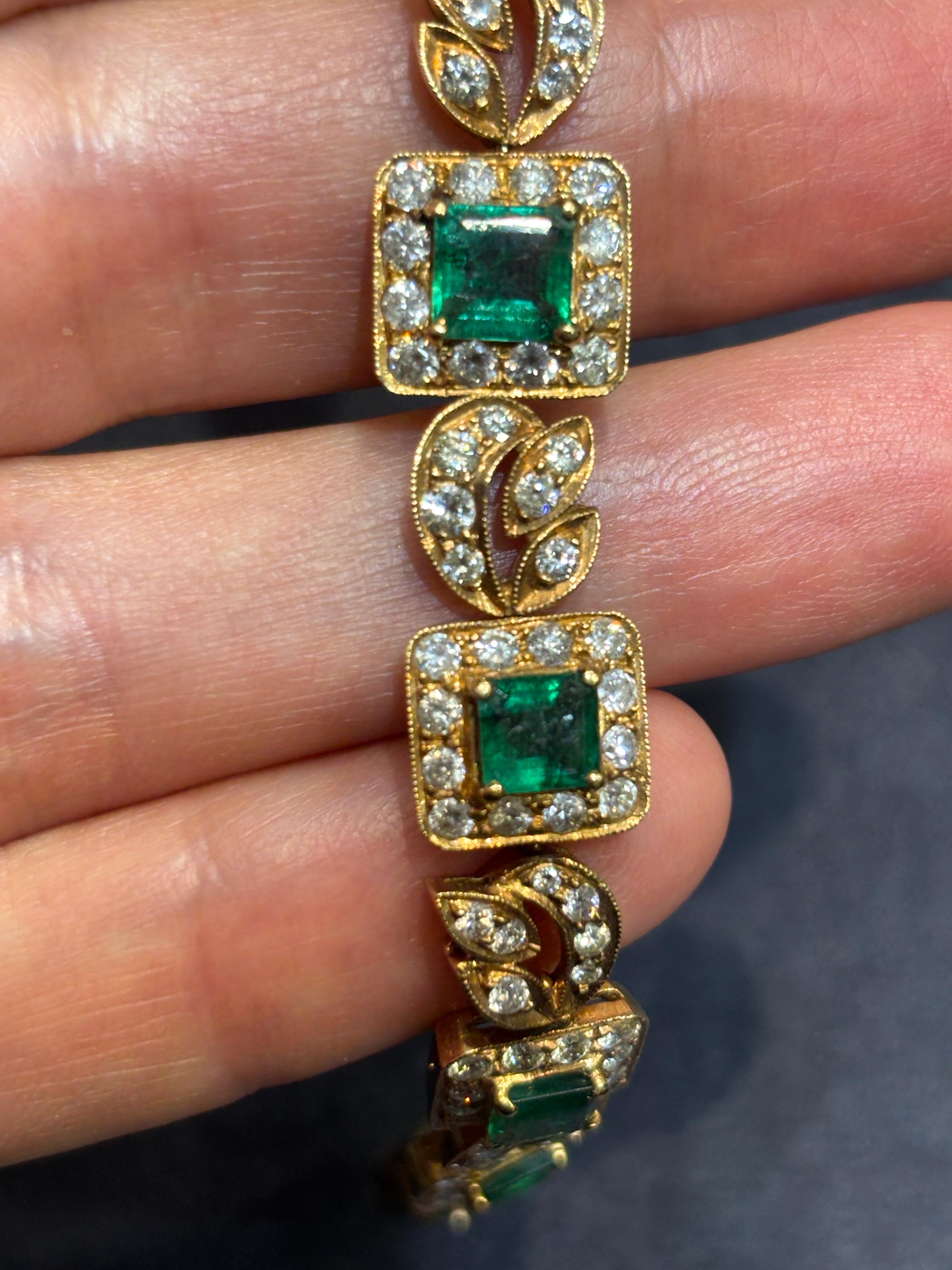 Bracelet européen des années 1960, en or 18 carats, diamants et émeraudes de Colombie en vente 3