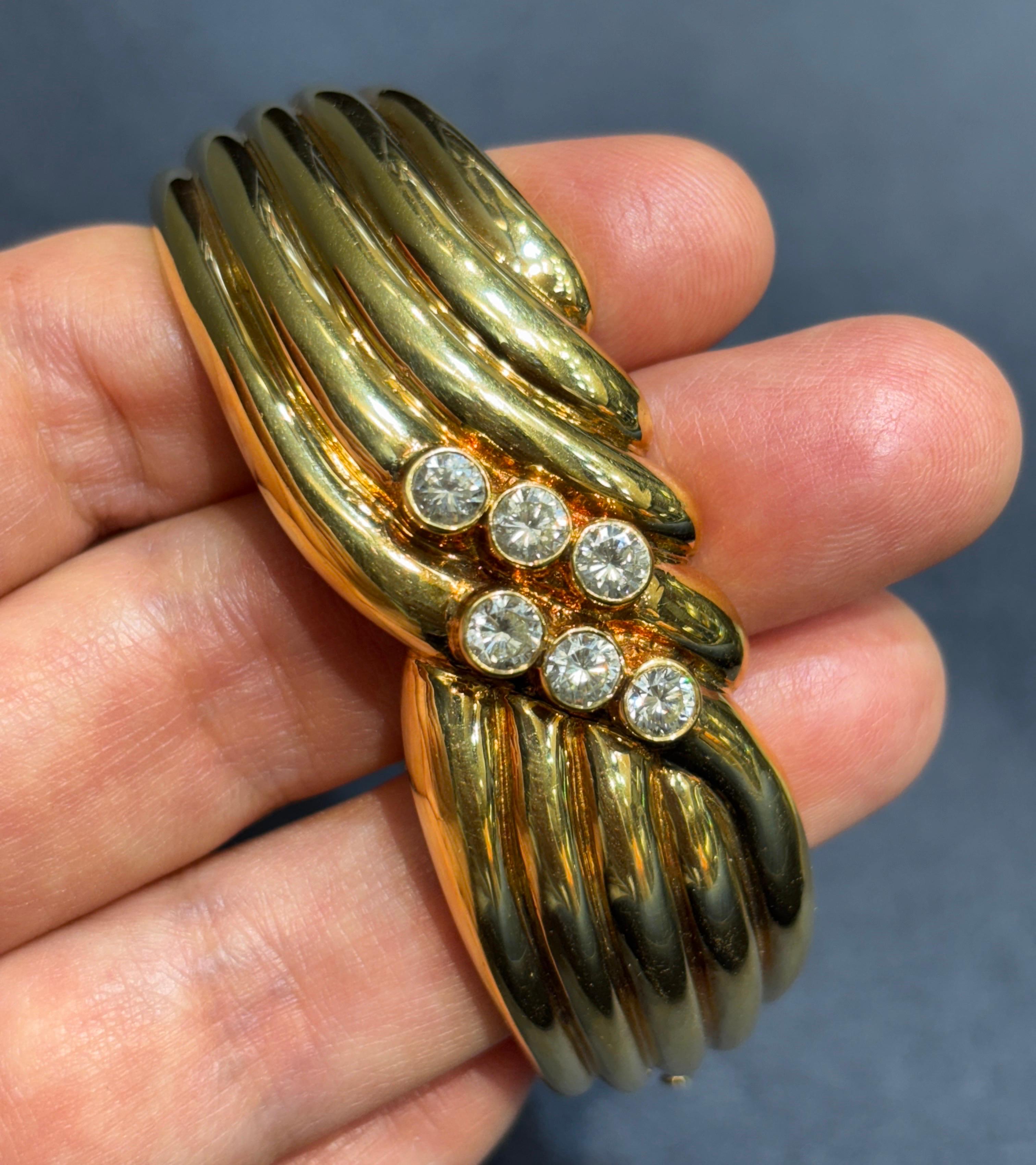 1970s European 18k gold cuff with 6 round cut diamonds For Sale 3