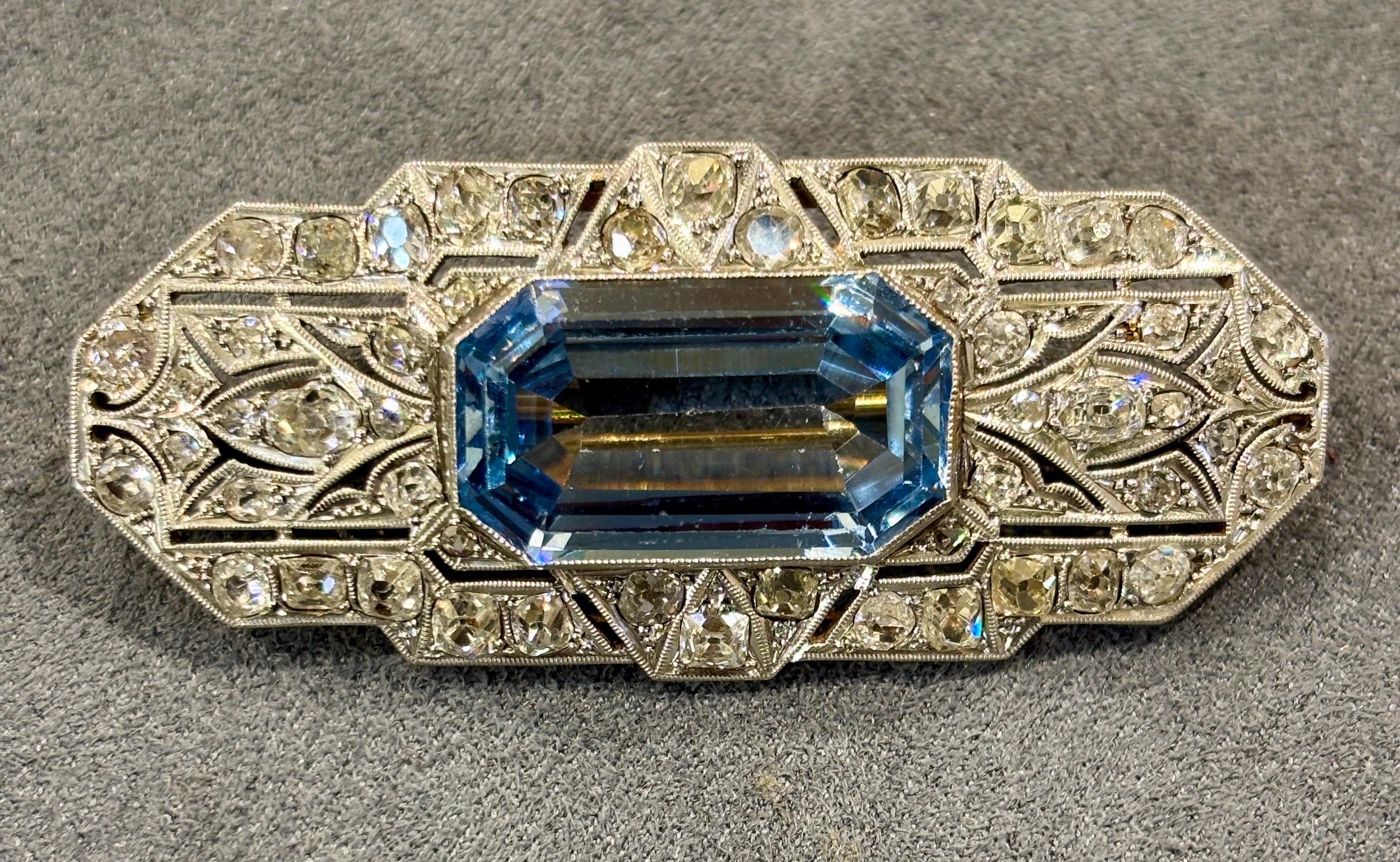 Women's or Men's 1920s Art Deco diamond and aquamarine brooch For Sale