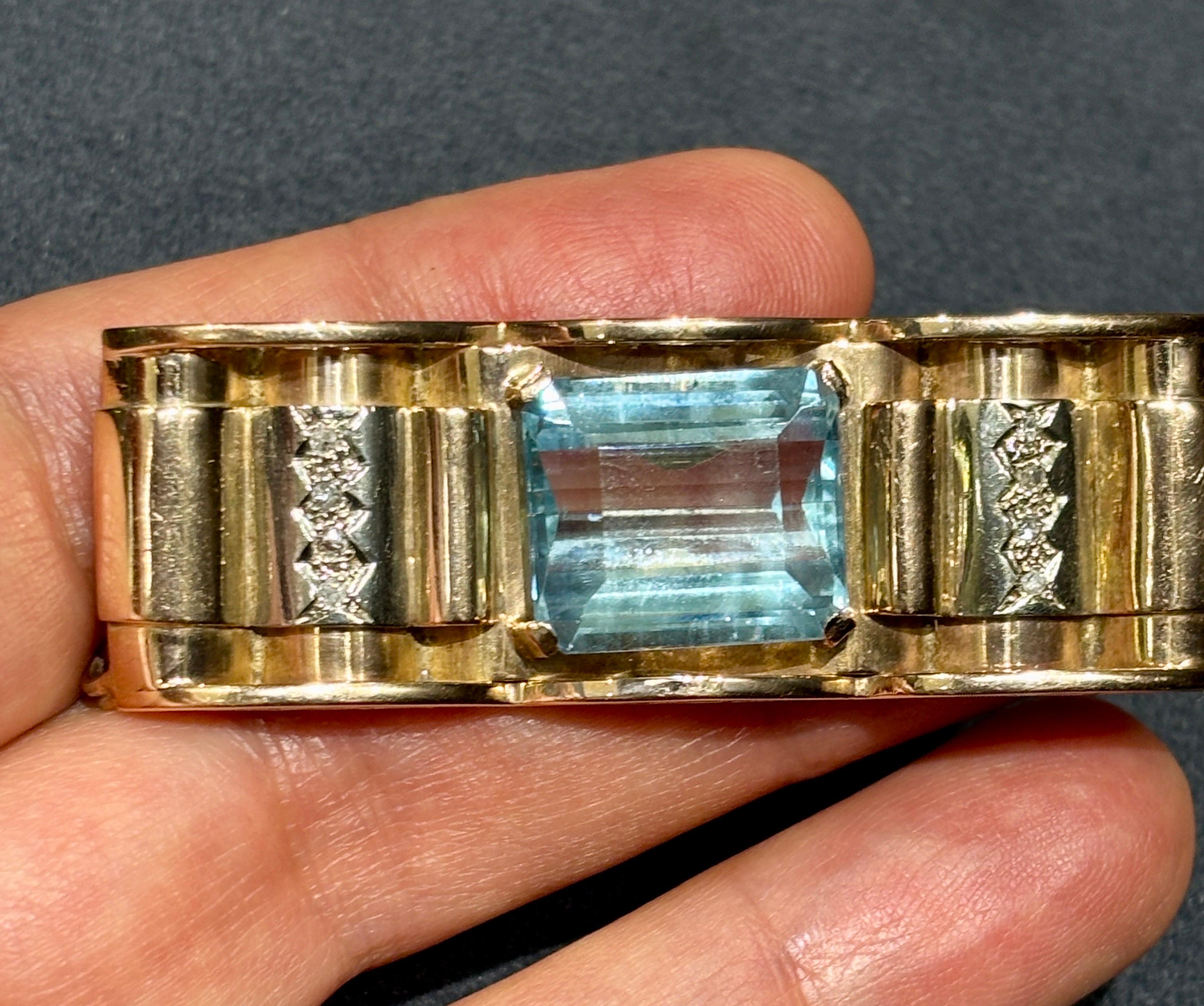 Französische Brosche aus 18 Karat Gold mit Aquamarin und Diamanten aus den 1950er Jahren im Angebot 3
