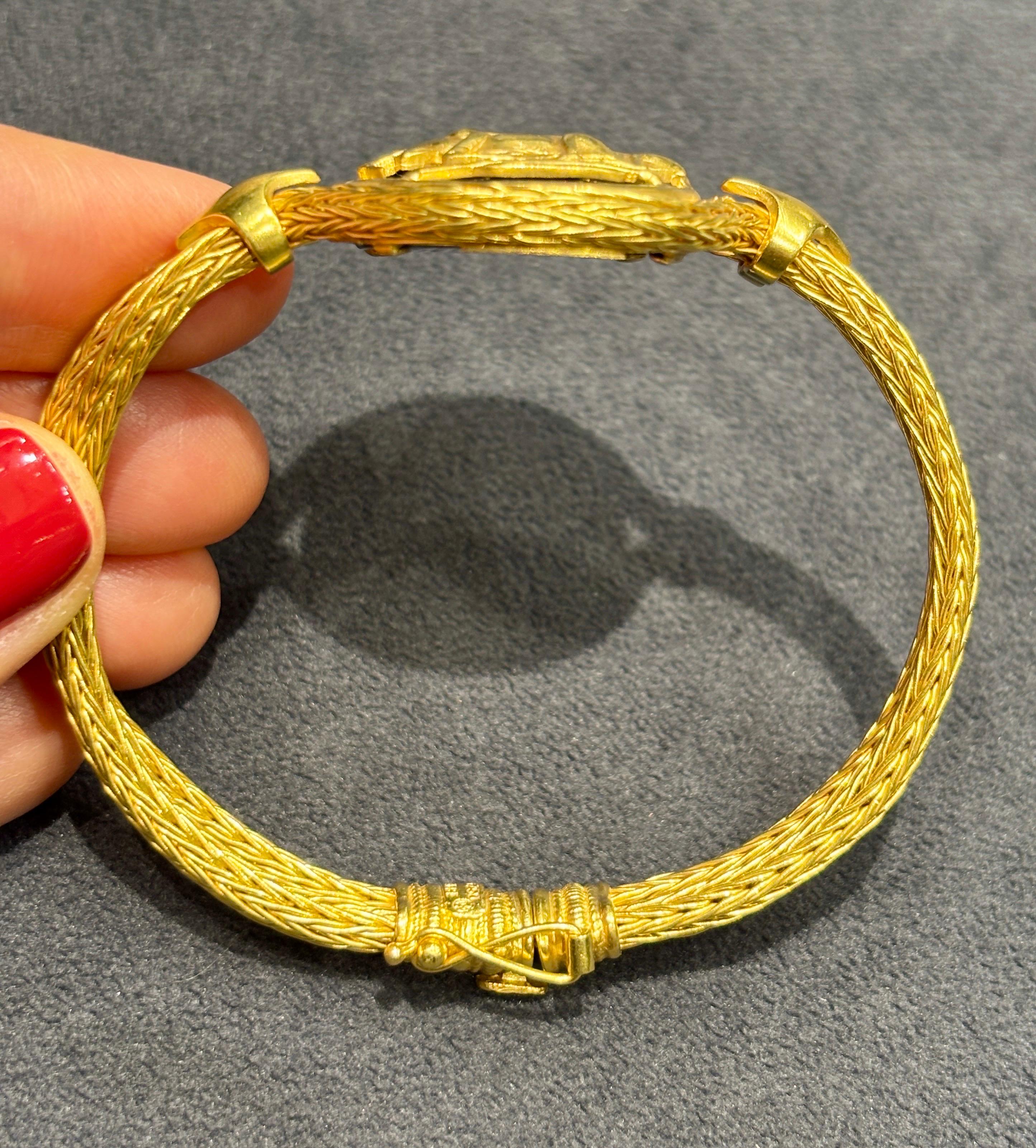 Bracciale Ilias Lalounis in oro 18k e lapislazzuli con disegno di capra di montagna in vendita 2