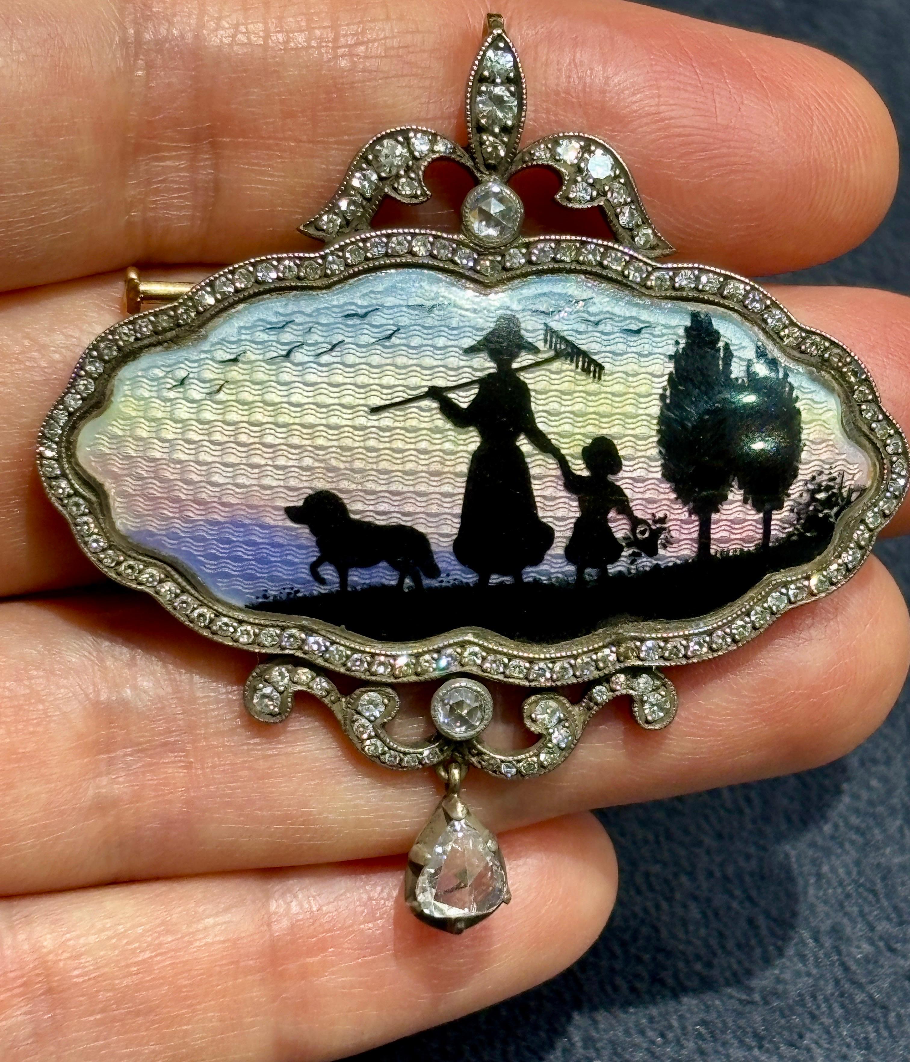 1940s European 18k gold enameled pendant For Sale 2