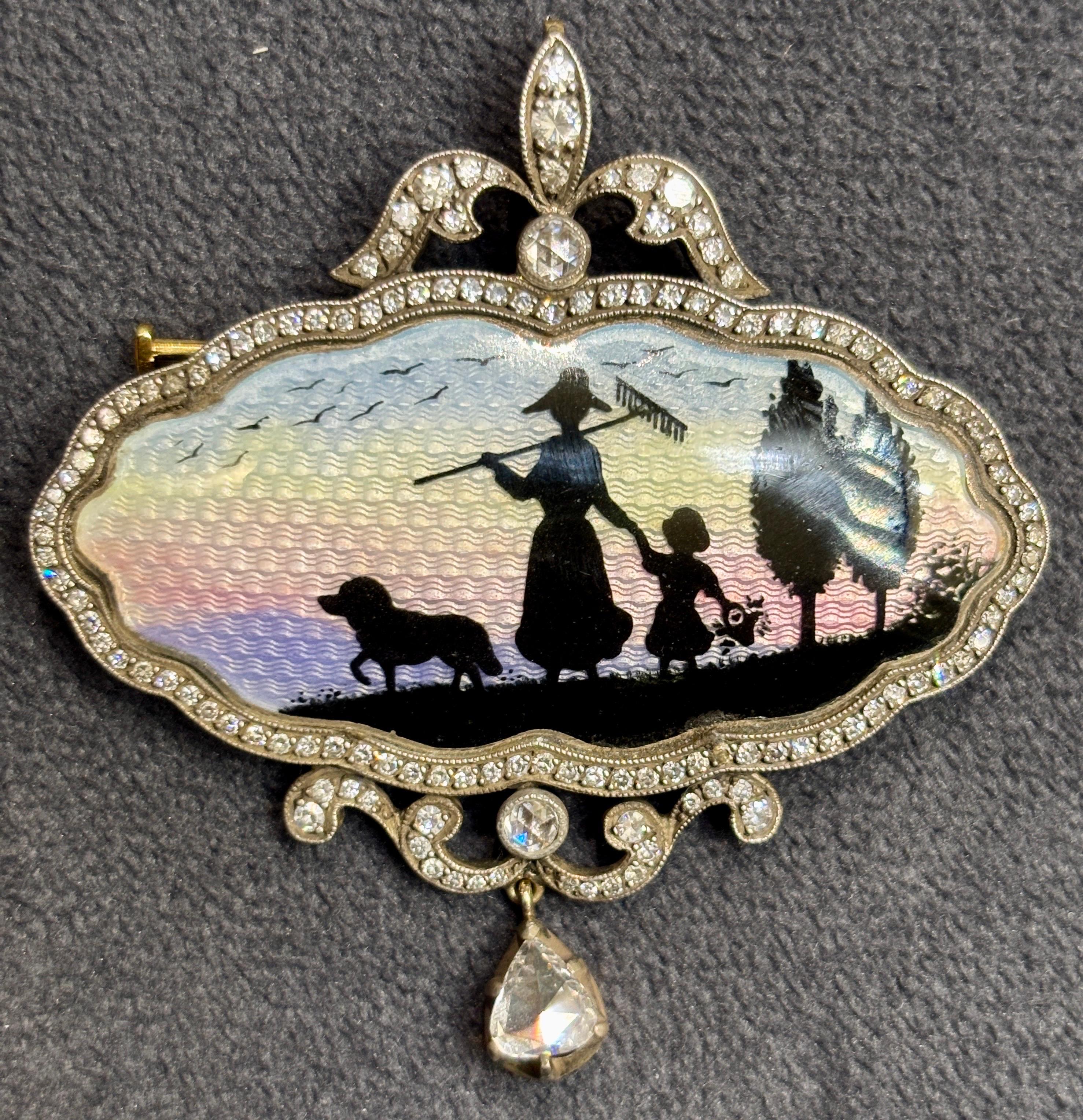 1940s European 18k gold enameled pendant For Sale 1